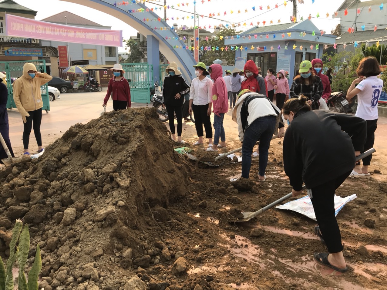 kết hợp đoàn thanh niên lớp K24 và đoàn trường trong hoạt động cải tạo môi trường