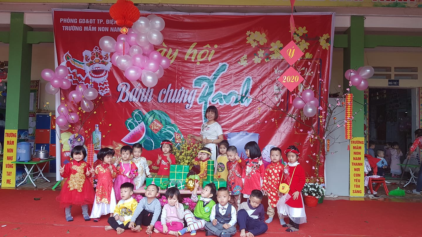 Bé với mùa xuân