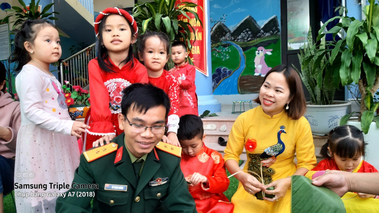 TƯNG BỪNG NGÀY HỘI BÁNH TRƯNG XANH CỦA CÔ TRÒ TRƯỜNG MẦM NON NAM THANH