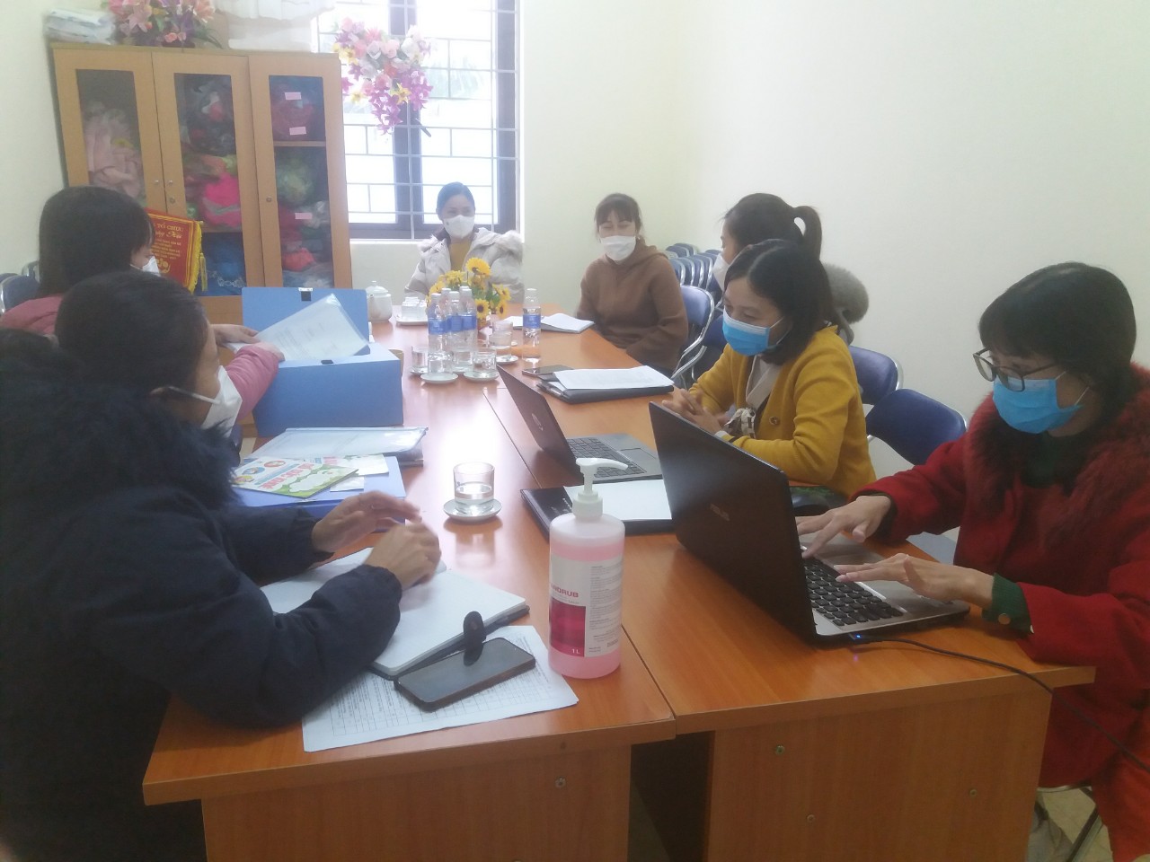 TRƯỜNG MẦM NON NAM THANH ĐÓN ĐOÀN KIỂM TRA GIÁM SÁT HOẠT ĐỘNG CHĂM SÓC SỨC KHỎE HỌC SINH, ĐIỀU KIỆN VỆ SINH TRƯỜNG HỌC CỦA TRUNG TÂM KIỂM SOÁT BỆNH TẬT SỞ Y TẾ TỈNH ĐIÊN BIÊN