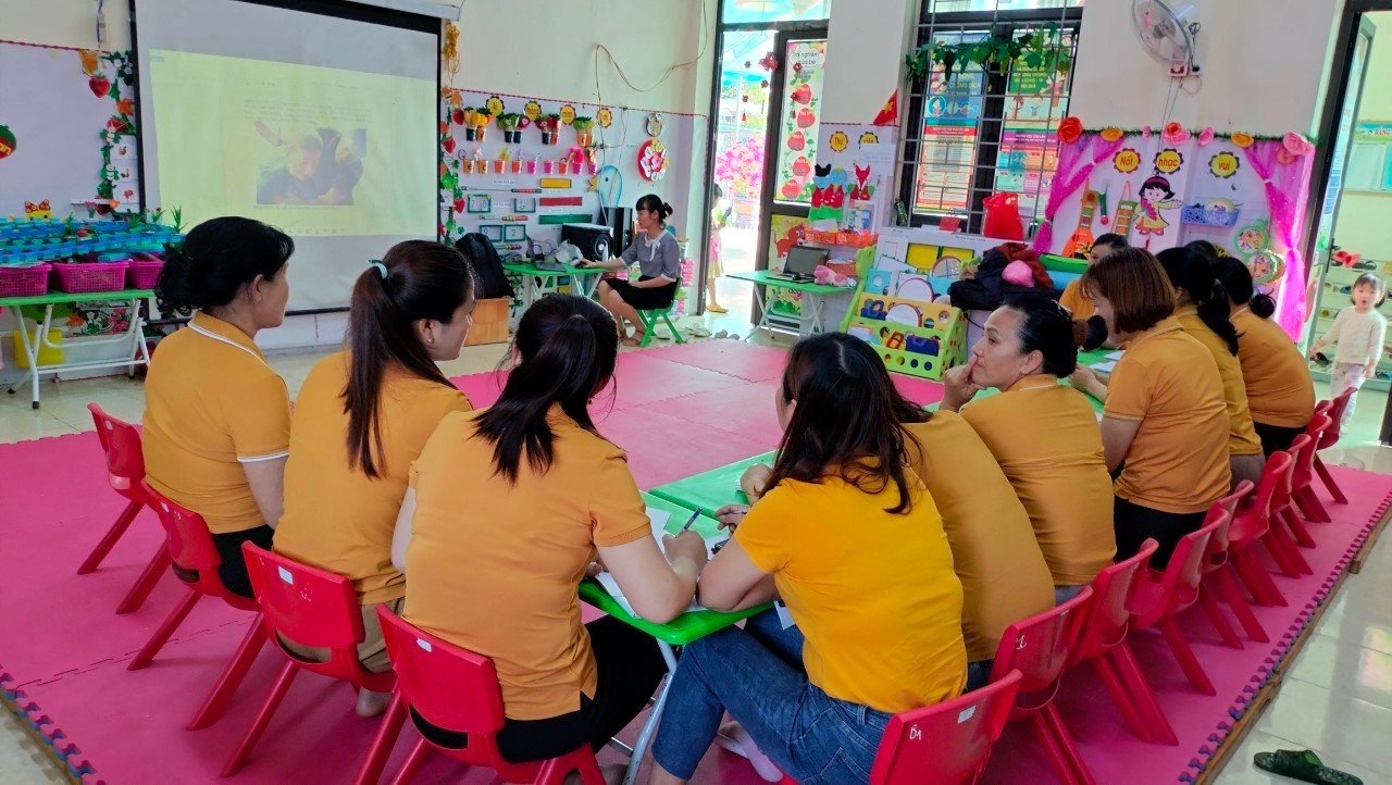 TRƯỜNG MẦM NON NAM THANH TỔ CHỨC TẬP HUẤN KIẾN THỨC KỸ NĂNG PHÒNG TRÁNH TAI NẠN THƯƠNG TÍCH TRONG TRƯỜNG HỌC CHO CÁN BỘ GIÁO VIÊN - NHÂN VIÊN