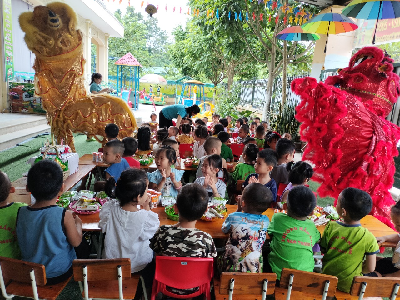 TRƯỜNG MẦM NON NAM THANH TỔ CHỨC  TẾT TRUNG THU CHO CÁC BÉ