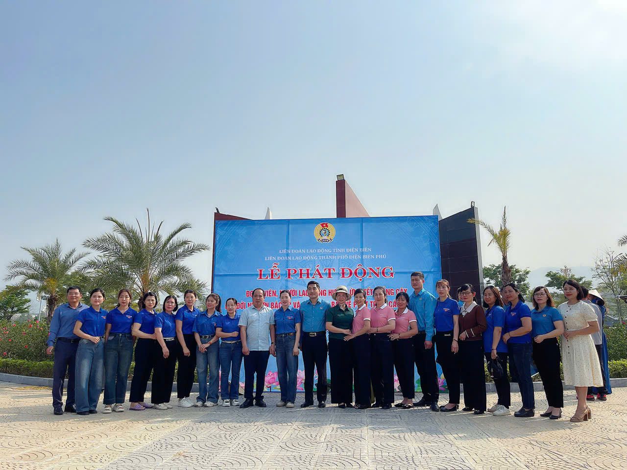 CÔNG ĐOÀN CƠ SỞ TRƯỜNG MẦM NON NAM THANH HƯỞNG ỨNG TẾT TRỒNG CÂY ĐỜI ĐỜI NHỚ ƠN BÁC HỒ VÀ THAM GIA BẢO VỆ PHÁT TRIỂN CÂY HOA BAN, CÂY ANH ĐÀO TRÊN ĐỊA BÀN THÀNH PHỐ ĐIỆN BIÊN PHỦ