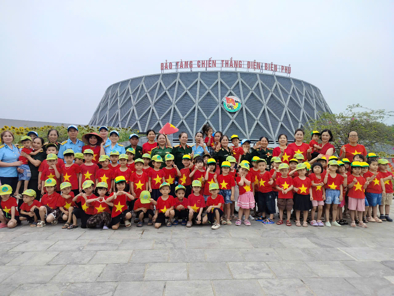 TRƯỜNG MẦM NON NAM THANH TỔ CHỨC CHO TRẺ MẪU GIÁO THĂM QUAN TRẢI NGHIỆM TẠI BẢO TÀNG LỊCH SỬ,  NHÂN DỊP KỶ NIỆM 71 NĂM CHIẾN THẮNG LỊCH SỬ ĐIỆN BIÊN