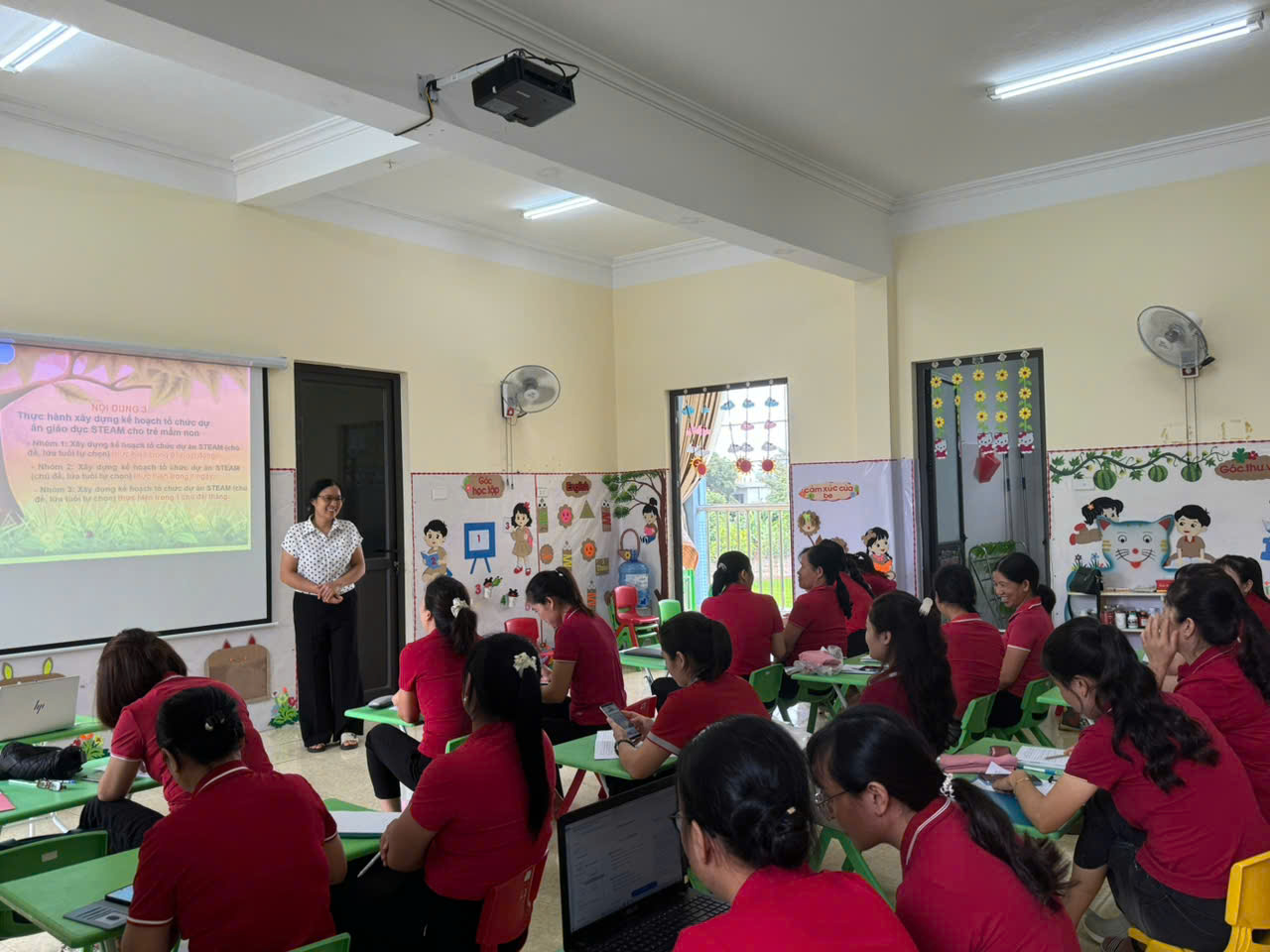 TRƯỜNG MẦM NON NAM THANH, PHƯỜNG  MƯỜNG  THANH   TỔ CHỨC BỒI DƯỠNG CHUYÊN MÔN CHO CÁN BỘ GIÁO VIÊN  ĐẦU NĂM HỌC 2025-2026