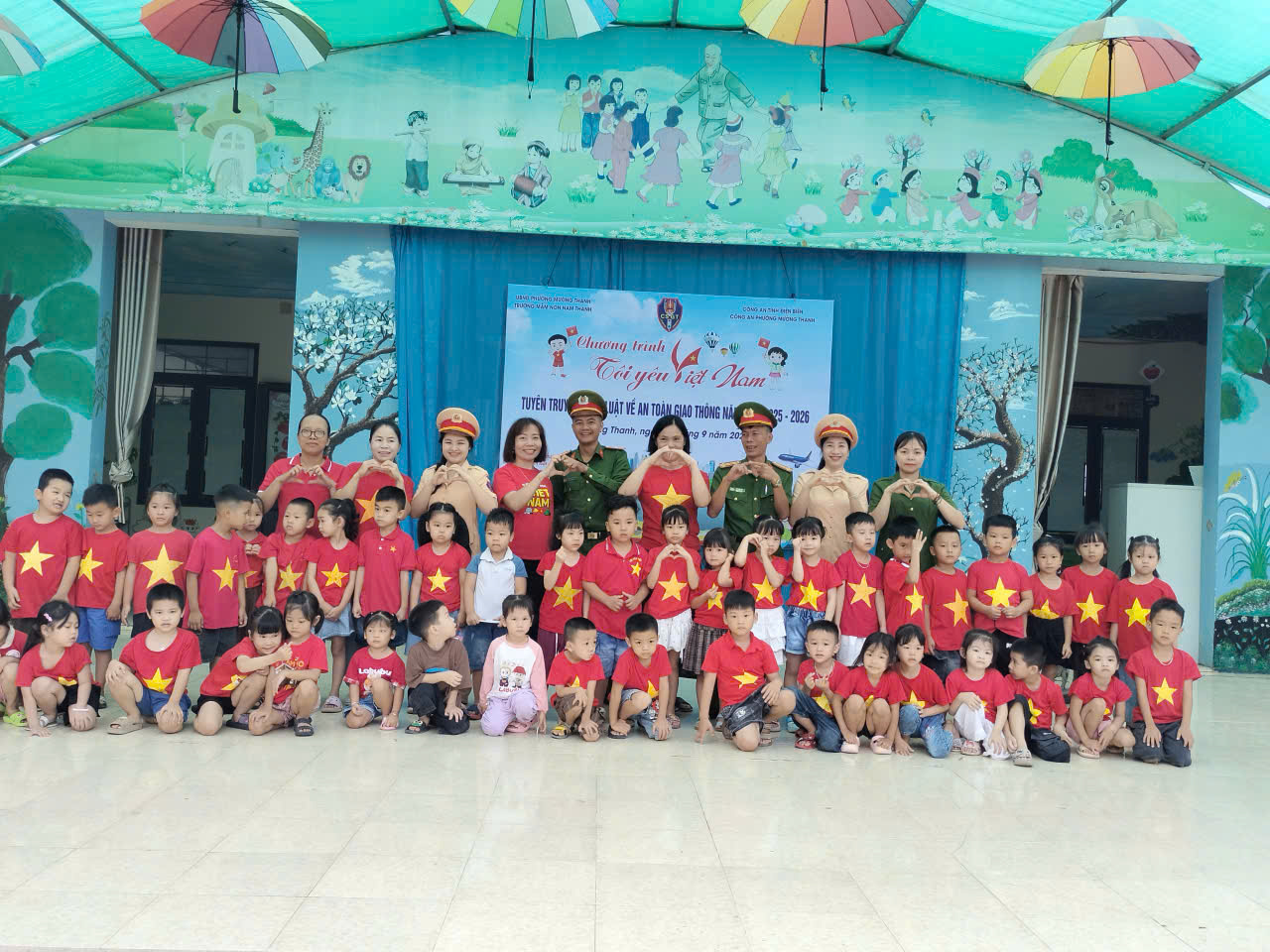 TRƯỜNG MẦM NON NAM THANH, PHƯỜNG MƯỜNG THANH TỔ CHỨC TUYÊN TRUYỀN LUẬT AN TOÀN GIAO THÔNG GẮN VỚI CHỦ ĐỀ "TÔI YÊU VIỆT NAM" NĂM HỌC 2025–2026