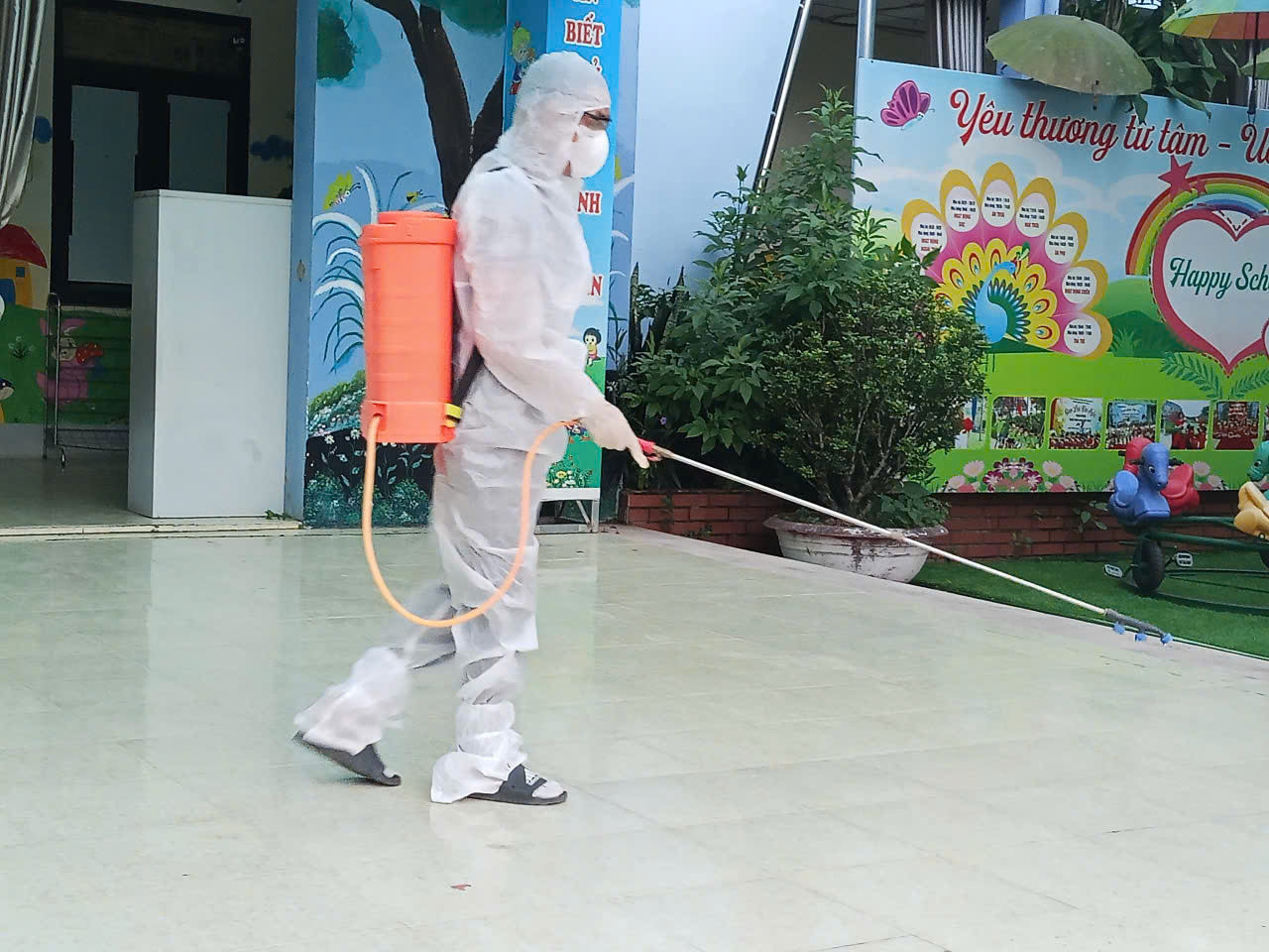 TRƯỜNG MẦM NON NAM THANH THỰC HIỆN TỐT CÔNG TÁC PHÒNG, CHỐNG BỆNH LỴ TRỰC TRÙNG VÀ CÁC BỆNH TRUYỀN NHIỄM TRONG TRƯỜNG HỌC