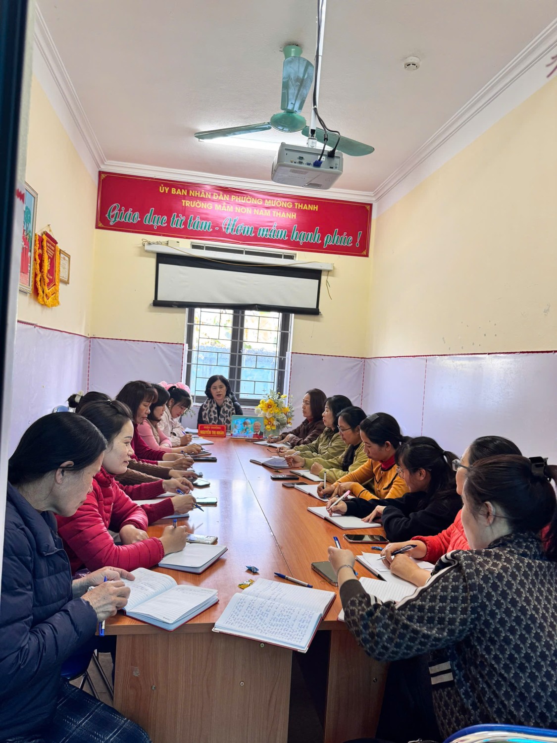 CHI BỘ TRƯỜNG MẦM NON NAM THANH QUÁN TRIỆT CHỈ THỊ SỐ 05-CT/TU TRONG SINH HOẠT CHI BỘ THÁNG 02 NĂM 2026