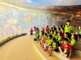 Thăm quan bảo tàng